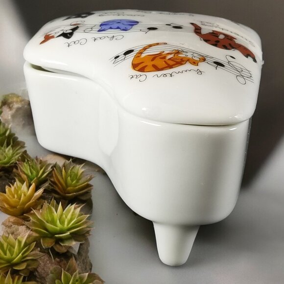 Cat's World Piano Trinket Box. Kitty Poses & Music Notes AKEMI TAKAGI Japan - Picture 6 of 15